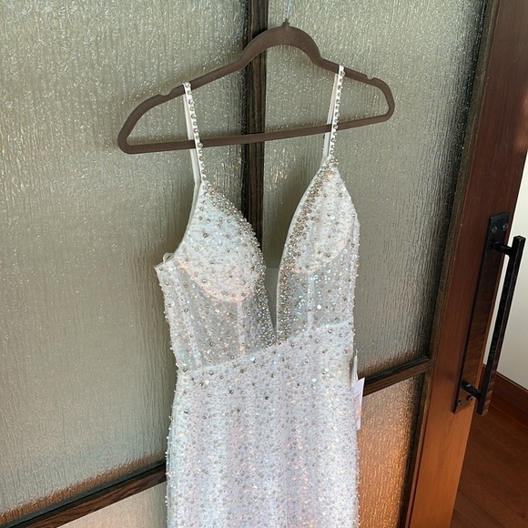 Mac Duggal EMBELLISHED PLUNGE NECK SLEEVELESS TRUMPET GOWN size 4 New $598 - Picture 10 of 17